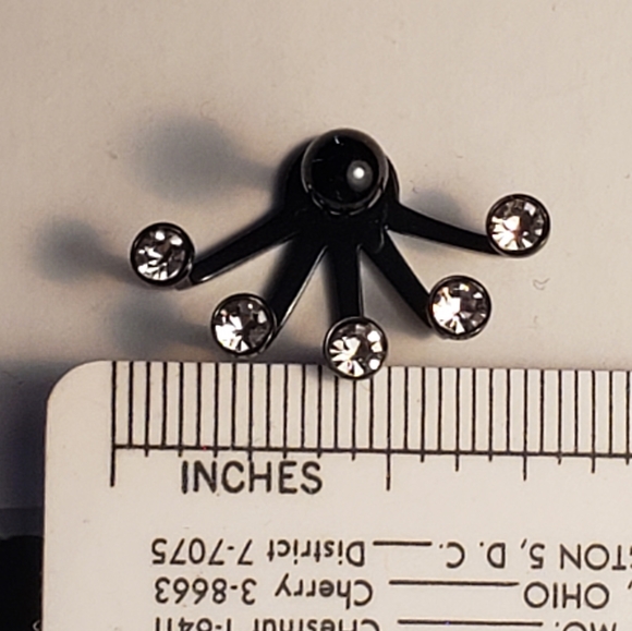 16g, 1/4 Clear Gem Black Anodized Glam Fan Cuff Cartilage Earring × 1 - Picture 3 of 6